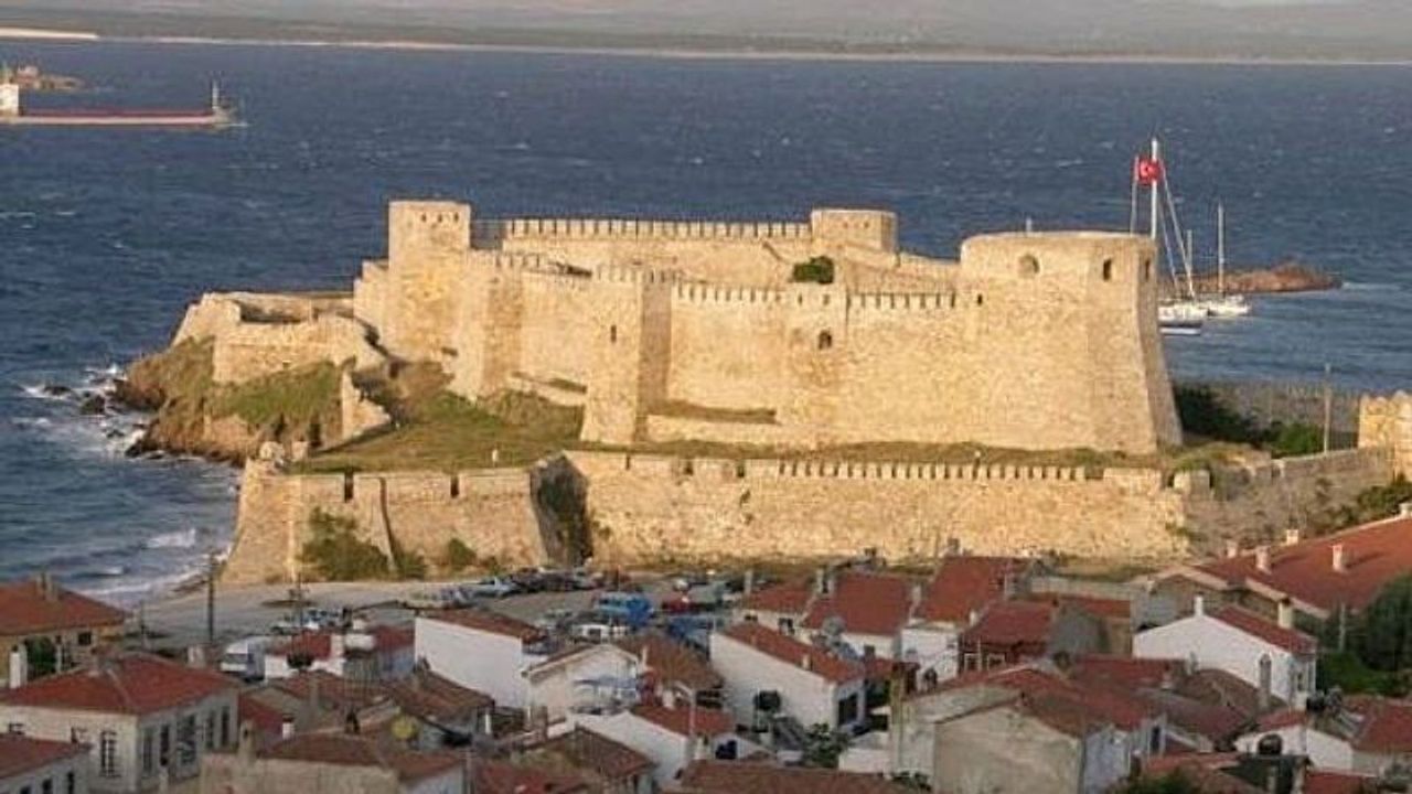 Bozcaada Kalesi: Tarih ve Mimarinin Buluşma Noktası - | Kalenin Sesi ...