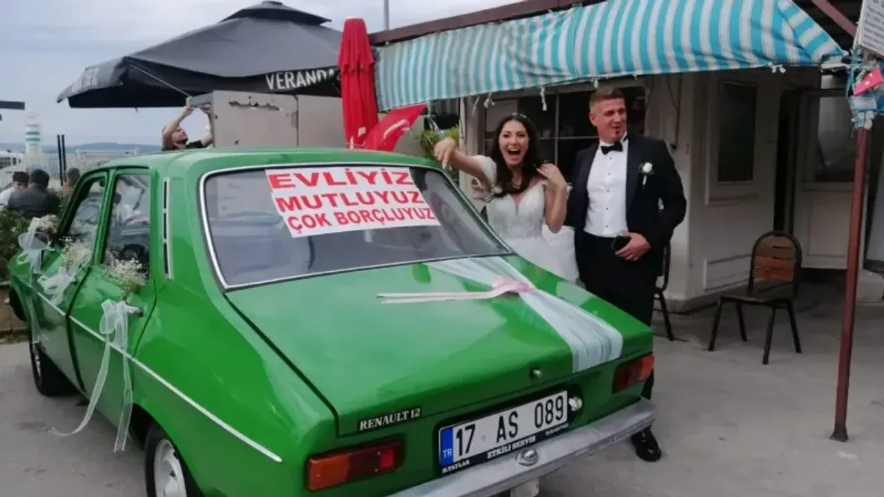 Evliyiz, mutluyuz, çok borçluyuz!