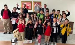 Başkan Atilla Öztürk, 25 Eylül İlköğretim Okulu öğrencilerini belediyede ağırladı