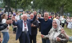 Harun Arslan Karadenizlilerle horon tepti