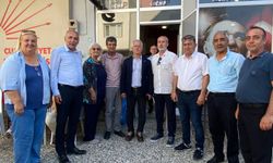 Milletvekili Güneşhan partiye katılanlara rozetlerini taktı