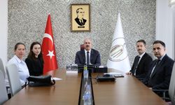 Vali Toraman misafirlerini ağırlıyor