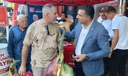 Ezine’de Yeniden Refah Partisi’nden stant çalışması ve fidan dağıtımı