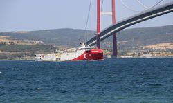 Oruç Reis Sismik Araştırma Gemisi 1915 Çanakkale Köprüsü altından geçti