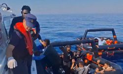 Yunan unsurları 2 can salı içindeki 19 kaçak göçmeni ölüme terk etti