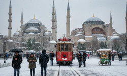 İstanbul’da Kar Yağışı Başladı! 2 Ocak Okullar Tatil mi?