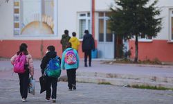 İlk hafta okula gitmeyince yok yazılır mı? İlk hafta okula gitmek zorunlu mu, 2026-2027 eğitim yılında devamsızlık işlen