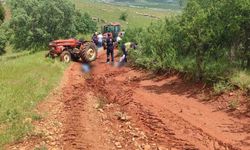 Traktör devrildi: 1’i çocuk 2 kişi öldü