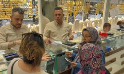 1 milyon 300 bin lira dolandırılmaktan kuyumcunun dikkati sayesinde kurtuldu