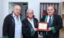 Gelibolu’da avukatlar plaket ile onurlandırıldı
