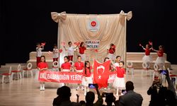 Biga’da Miniklerden Yıl Sonu Gösterisi