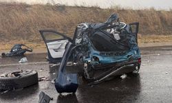Gelibolu’da feci kaza: Otomobil tankere çarptı, 2 kişi hayatını kaybetti