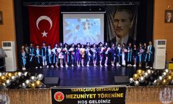 Ezine Yahya Çavuş Ortaokulunda Duygusal Veda: Mezuniyet Coşkusu Yaşandı!