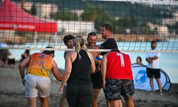 Plaj Voleybolu Şenliği Çanakkale'de Renkli Görüntülere Sahne Oldu