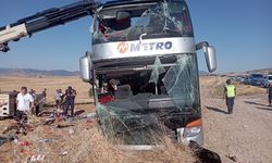 Yolcu otobüsü devrildi: 2'si ağır 46 yaralı