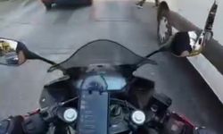 Kör noktada kalan yayaya motosiklet çarptı, o anlar kask kamerasında