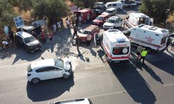 Çanakkale-İzmir Karayolu'nda 4 araç birbirine girdi