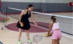 Bozcaada'da bir ilk: Tenis eğitimleri başladı