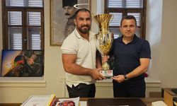 Kırkpınar finalisti Feyzullah Aktürk'ten İsmail Kaşdemir'e ziyaret: "O kemer Çanakkale'ye gelecek"