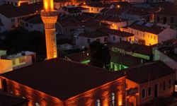 Bozcaada’daki Tarihi Camiler Işıklandırıldı