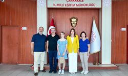 LGS Türkiye birincisi Azra Özdemir, İl Milli Eğitim Müdürü Mine Hayta'yı ziyaret etti