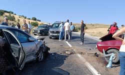 Kayseri'de 2 otomobil çarpıştı: 1 ölü, 6 yaralı