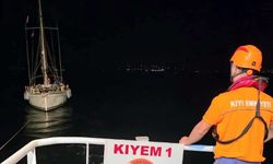 Çanakkale Boğazı'nda heyecanlı dakikalar: Tekne sürüklendi!