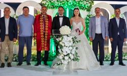 Vali Toraman, Eceabat Belediye Başkanı Zileli'nin Oğlunun Nikâh Törenine Katıldı