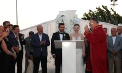 Kepez Belediye Başkanı Birol Arslan, kızının nikâhını kıydı