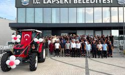 Lapseki Belediyesi'nin araç filosu güçlendi: Personelin desteğiyle yeni traktör alındı