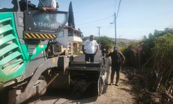 Lapseki Kocaveli Köyü yolunda sıcak asfalt çalışmaları sürüyor