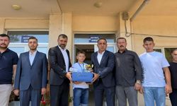 BAYRAMİÇ’İN GURURU YUSUF EYMEN ARLI’YA MHP’DEN ANLAMLI HEDİYE
