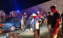 İki otomobil kafa kafaya çarpıştı: 5 yaralı, 2 ölü