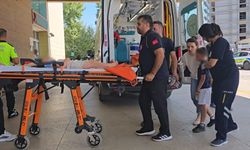 Otomobil motosikletle çarpıştı: 2'si çocuk 3 yaralı