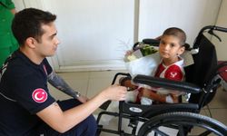 6 metrelik kuyuya düşen çocuk kendisini kurtaran kahramanıyla buluştu