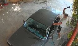 Kadına ait otomobile satır ve bıçakla zarar verdi