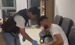 Protez bacağından uyuşturucu çıktı: 830 gram metamfetamin ele geçirildi