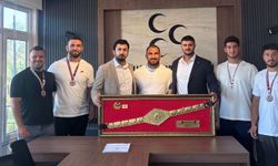 Başpehlivan MHP'de; Çardak’ta kazandığı altın kemerle geldi!