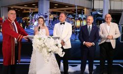 Bülent Turan ve Ayhan Gider genç çifti yalnız bırakmadı