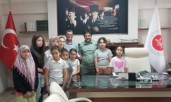 Ezine'de Minik Yüreklerden Şehitler Camii’ne Anlamlı Destek