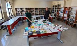 Ezine Müftülüğü ve Milli Eğitim Müdürlüğünden Okullara Kitap Desteği
