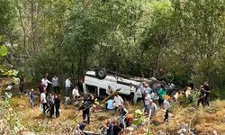 Suşehri’nde minibüs şarampole devrildi: 4 ölü, 10 yaralı