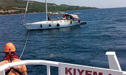 Çanakkale Boğazı’nda makine arızası yaşayan tekne kurtarıldı