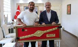 Çanakkale Valisi Toraman, Çardak Yağlı Güreşleri Başpehlivanı Feyzullah Aktürk’ü Ağırladı