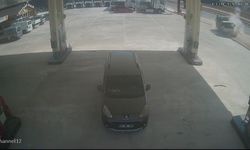 Kamyonet tadilatta olan benzinliğe uçtu!