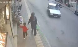 Tofaş otomobil yayaya çarptı: O anlar kamerada