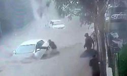 Ayazağa'daki sel felaketinde canını hiçe sayıp suya girdi: Araçta mahsur kalan sürücüyü ön camdan böyle kurtardı