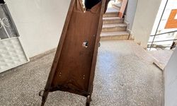 Çöpten tarih çıktı: Zabıta bulduğu '1915' damgalı askeri sedyeyi tarihe emanet etti