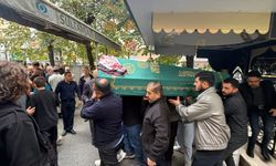 Anneye en zor veda: Tabutu başında gözyaşlarına boğuldu