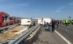 İzmir - İstanbul otoyolunda tır ile otobüs çarpıştı: 11 ölü